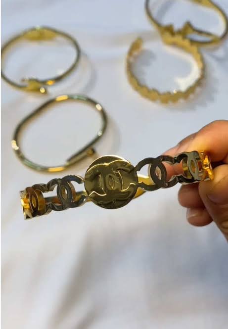 Signature link bracelet